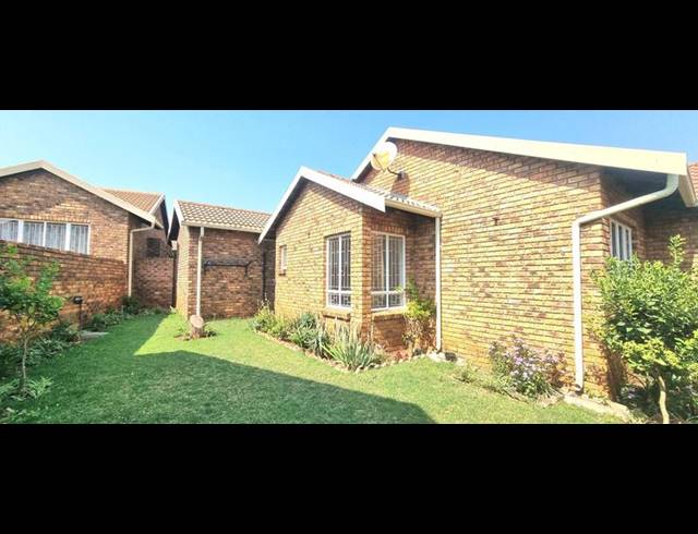 2 BEDROOM TOWNHOUSE FOR SALE IN ELDORAIGNE